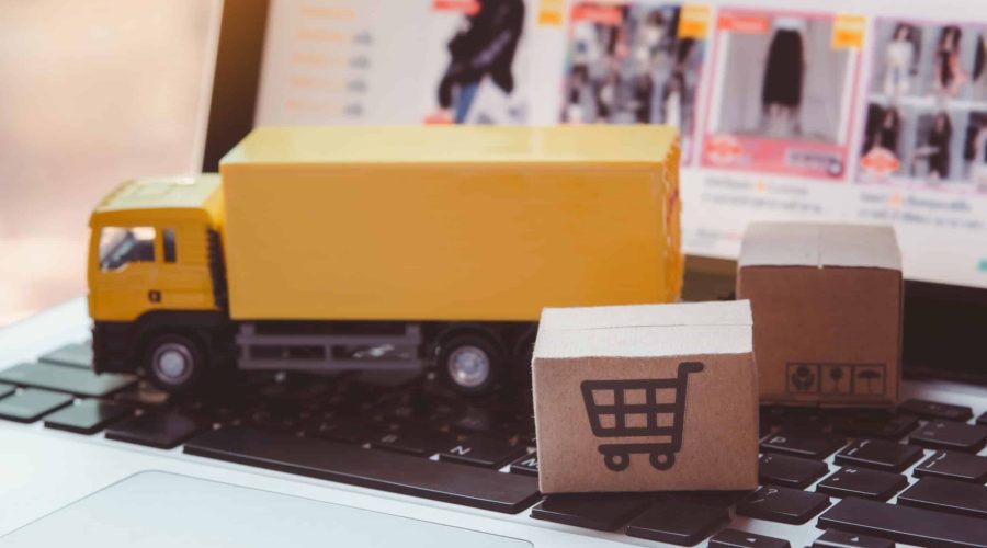 Logistics, and delivery service – Truck and paper cartons or par e-commerce